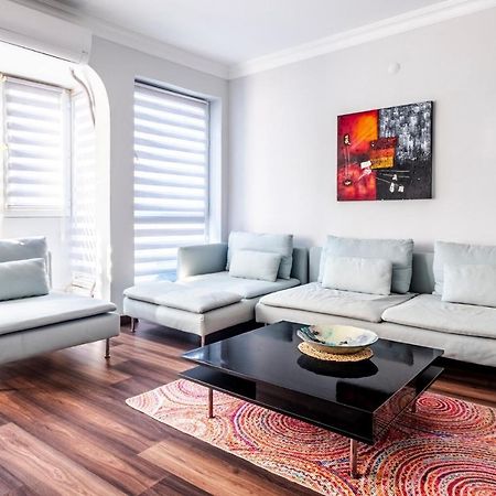 Sleek Flat 50 M To Bull Statue In Kadikoy Apartment Istanbul Exterior photo